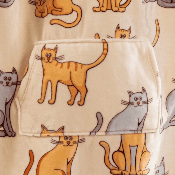 Topla odeja z imitacijo ovčje volne z rokavi in kapuco COLORED CATS krem barve