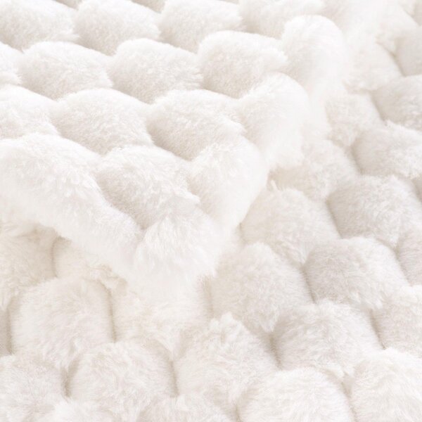 Kremno bela odeja iz mikropliša 220x240 cm Frosty – douceur d'intérieur