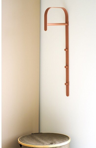 Kovinsko stensko stojalo za oblačila v konjak rjavi barvi 30x80x3 cm Gresto – House Nordic