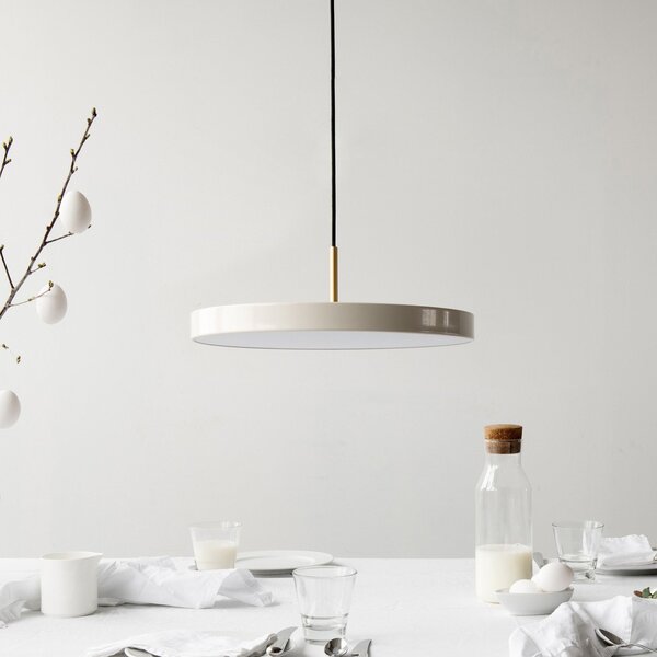 UMAGE LED viseča svetilka Asteria Medium biser/medenina Ø 43 cm, zatemnjen, Bež, Dnevna soba / jedilnica, Kovina, Dizajn