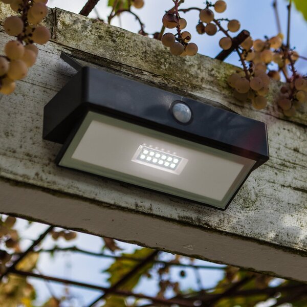 LUTEC LED-sončna zunanja stenska svetilka ARROW, temno siva, 18 cm, senzor, IP44, Siva, Aluminij, Sodobni