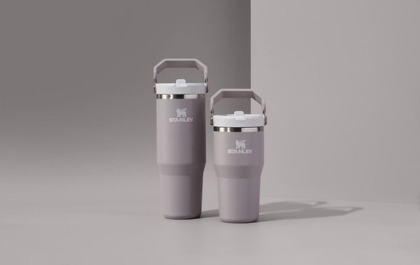 Svetlo siva termovka iz nerjavečega jekla 410 ml IceFlow™ Flip Straw 2.0 Tumbler Ash – Stanley