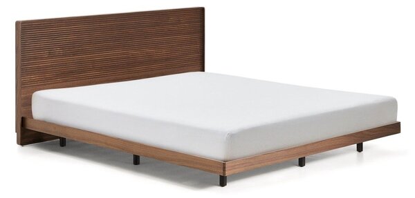 Rjava zakonska postelja iz masivne breze z letvenim dnom 180x200 cm Norlen – Kave Home