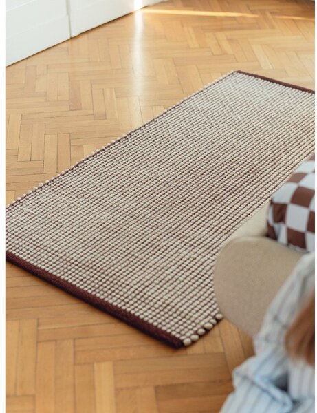 Bordo rdeča/v naravni barvi ročno tkana volnena preproga 140x200 cm Talo – noo.ma