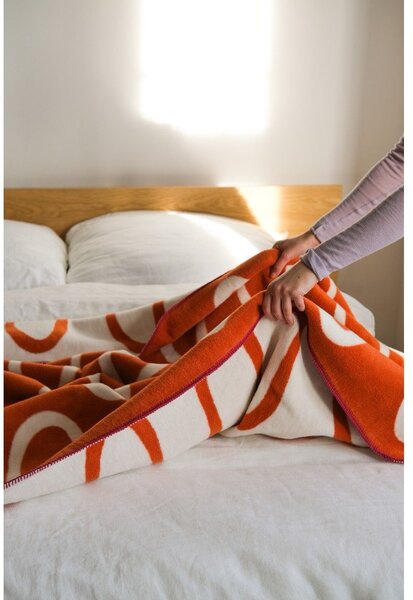 Oranžna odeja 150x200 cm Swirl – noo.ma