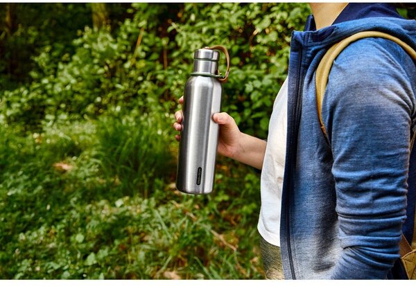 Termovka iz nerjavečega jekla v srebrni barvi 750 ml – Black + Blum