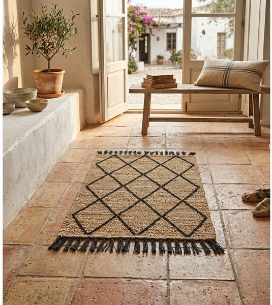 Črna/v naravni barvi ročno tkana preproga iz jute 60x90 cm Shaila – Yes Everyday
