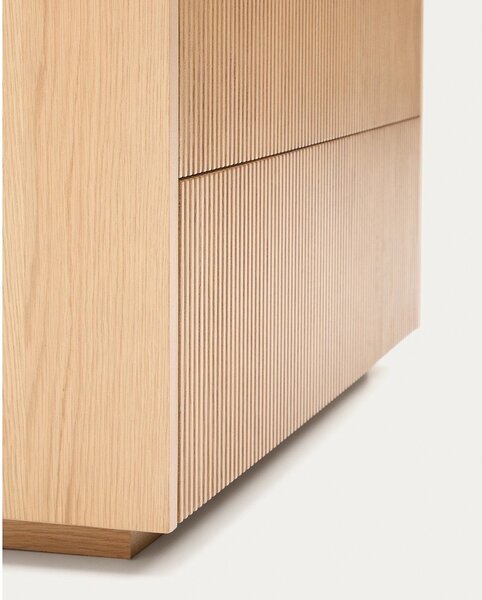 Komoda v hrastovem dekorju v naravni barvi 90x79x50 cm Helvine – Kave Home