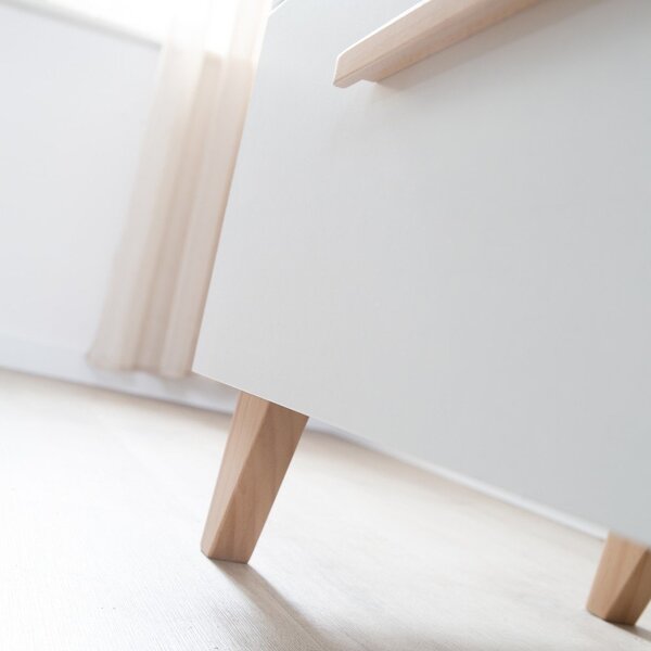 Bela otroška komoda v hrastovem dekorju s previjalnim pultom 88,5x99x76 cm Léon – Roba