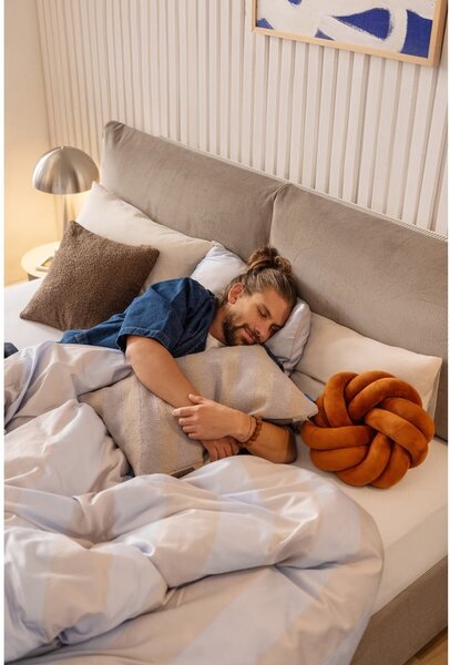 Sivorjava oblazinjena zakonska postelja s prostorom za shranjevanje z vzmetnico in letvenim dnom 160x200 cm Thessa Pillow – Bonami Selection