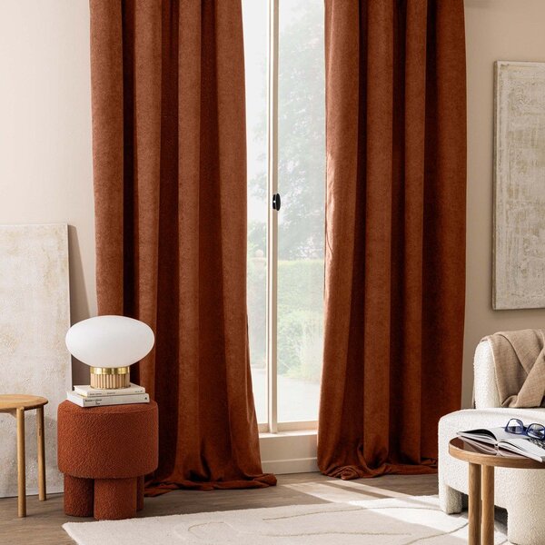 Bouclé zavesa v barvi terakote 140x260 cm Winona – douceur d'intérieur