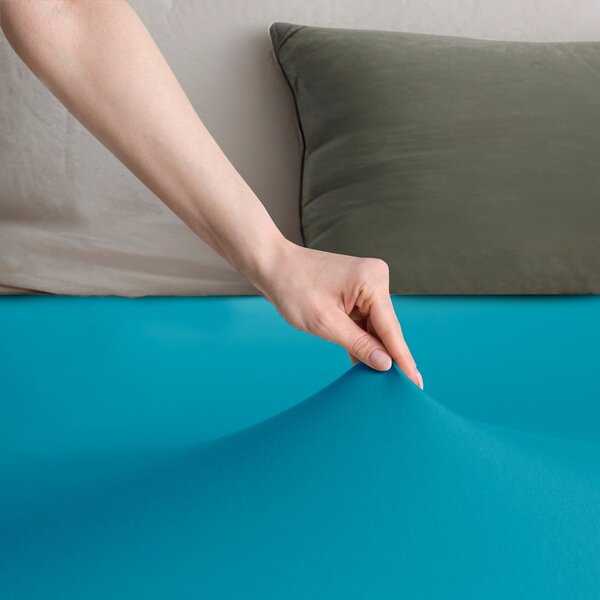Modra napenjalna rjuha iz jerseyja 90x200 cm Amber – Restilo