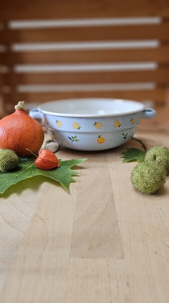 Emajlirana kmečka skleda premera 18 cm