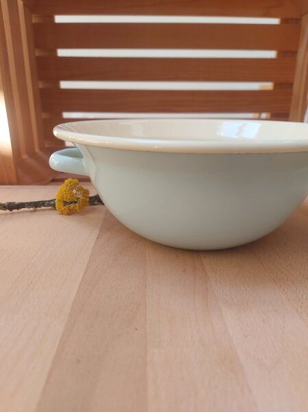 Emajlirana kmečka skleda premera 22 cm