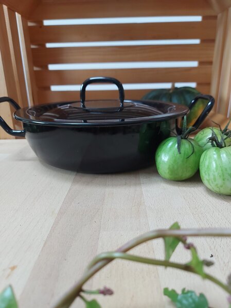 Ponev črna masivna konus fi 24 cm