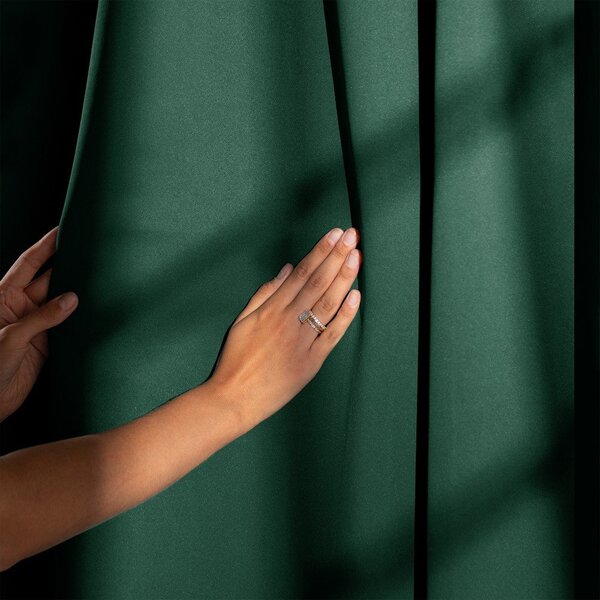 Temno zelena zavesa za delno zatemnitev 140x245 cm Kierra – Restilo
