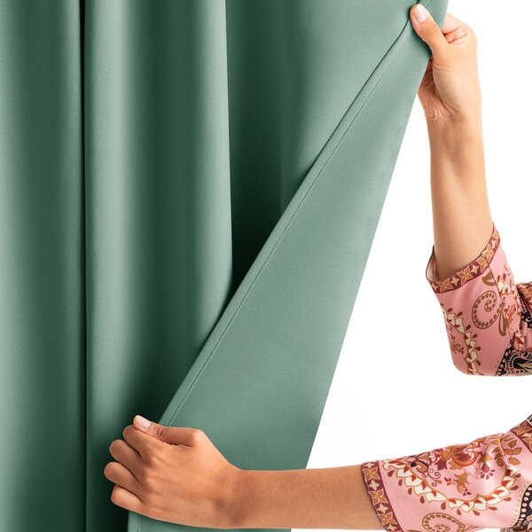 Svetlo zelena zavesa za delno zatemnitev 140x245 cm Kierra – Restilo