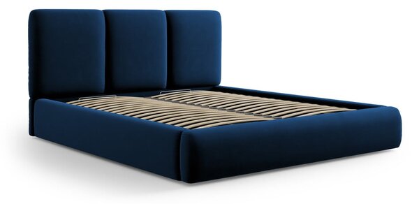 Temno modra žametna oblazinjena zakonska postelja s prostorom za shranjevanje in z letvenim dnom 200x200 cm Brody – Mazzini Beds