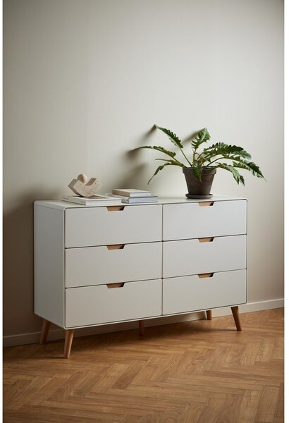 Bela komoda 135x90x40 cm Lowell – Actona