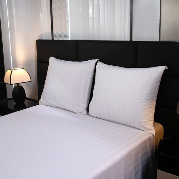 Hotelska posteljnina iz mikrovlaken JASMINE bela - črta 2 cm Dimenzije posteljnine: 70 x 90 cm | 140 x 200 cm