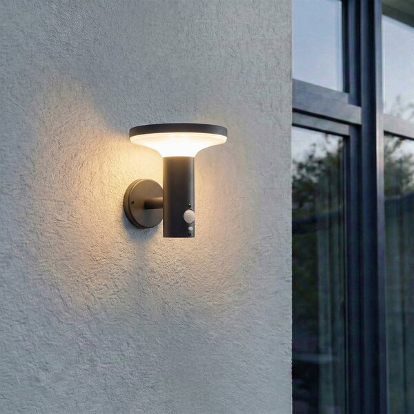 PRIOS LED-sončna stenska svetilka Kalen, 17 cm, črna, s senzorjem, Črna, Kovina, Sodobni