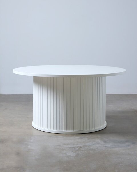 Bela okrogla mizica Nola – Unique Furniture