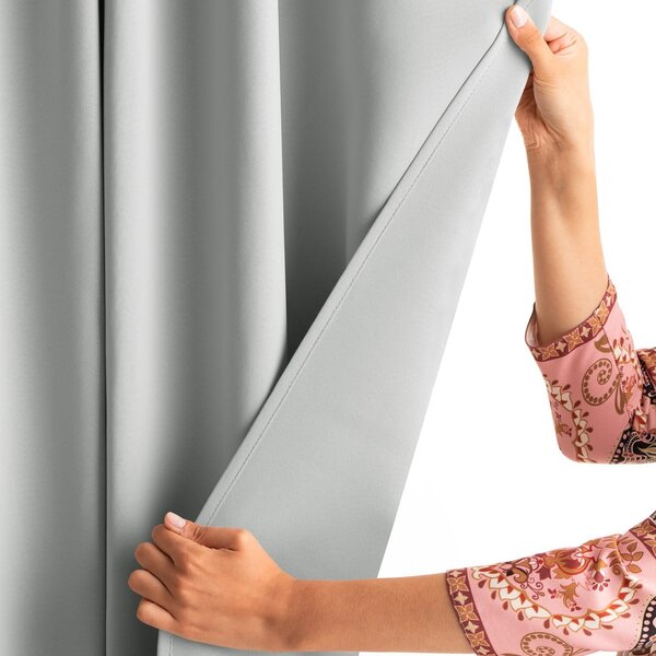 Svetlo siva zavesa za delno zatemnitev 140x245 cm Kierra – Restilo