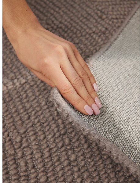 Sivorjava ročno tkana volnena preproga 80x150 cm Calmio – Hanse Home