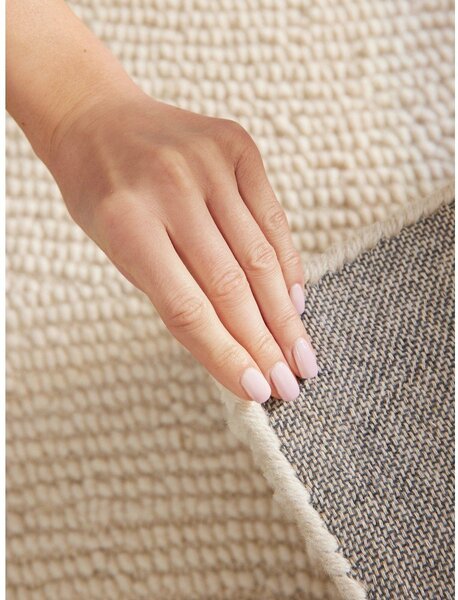Ročno tkan volnen tekač v svetli naravni barvi 80x200 cm Calmio – Hanse Home