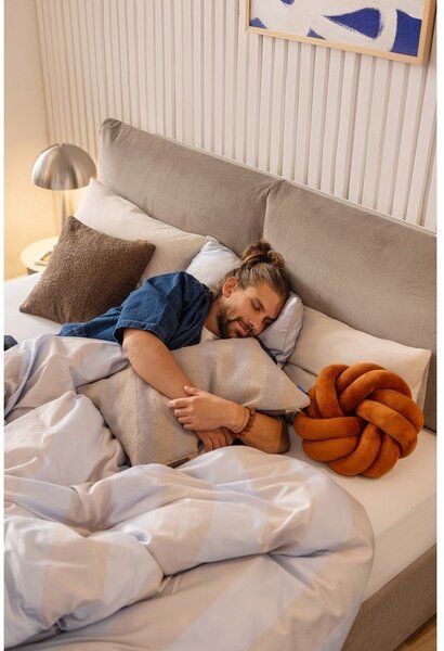 Sivorjava oblazinjena zakonska postelja s prostorom za shranjevanje z letvenim dnom 180x200 cm Thessa Pillow – Bonami Selection