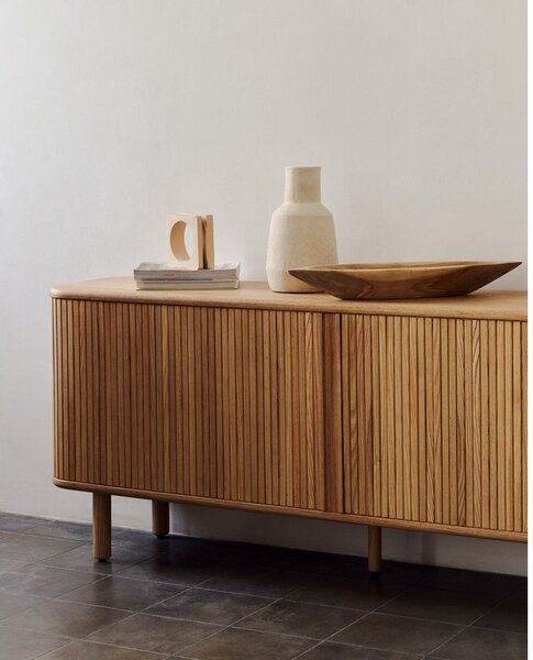 Komoda v jesenovem dekorju z drsnimi vrati v naravni barvi 180x75,5x40 cm Mailen – Kave Home