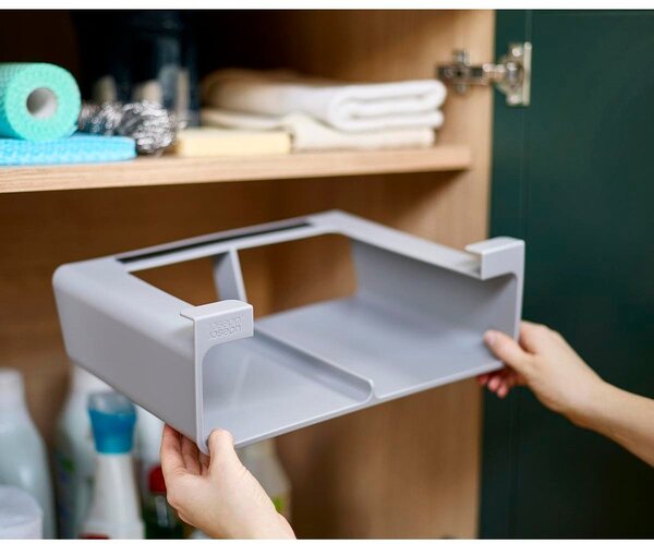 Sivo plastično viseče držalo za kuhinjske brisače in folijo CupboardStore – Joseph Joseph