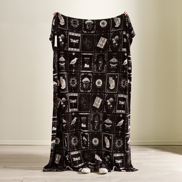 Črna odeja z motivom za noč čarovnic iz mikropliša 130x170 cm Enchanted Witchcraft – Catherine Lansfield