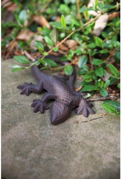 Okrasna figura iz litega železa Esschert Design Lizard, 10,4 x 15,1 cm