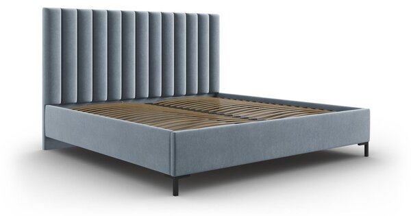 Svetlo modra oblazinjena zakonska postelja s prostorom za shranjevanje z letvenim dnom 160x200 cm Casey – Mazzini Beds