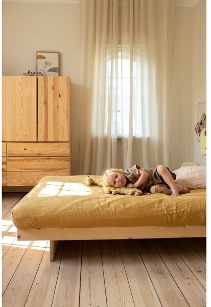 Zakonska postelja iz borovega lesa Karup Design Kanso, 160 x 200 cm