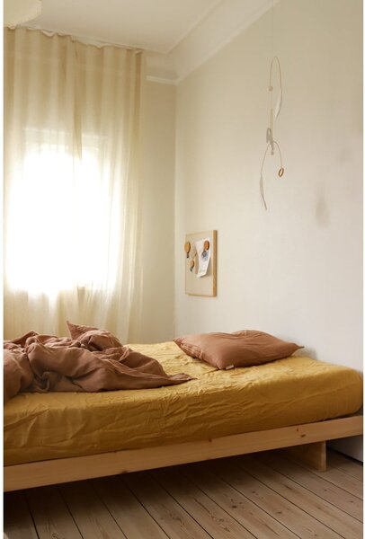 Zakonska postelja iz borovega lesa Karup Design Kanso, 160 x 200 cm
