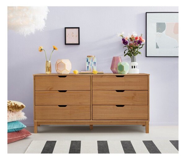 Nizka komoda iz masivnega bora v naravni barvi 150x75 cm Post – Støraa