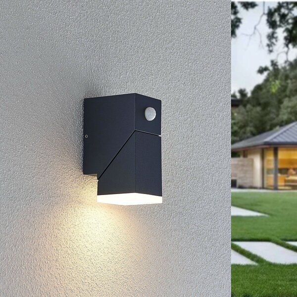 Lindby LED stenska svetilka Sally, 15 cm, antracit, IP54, senzor, Črna, Aluminij, Sodobni, Zidna vtičnica na vrhu