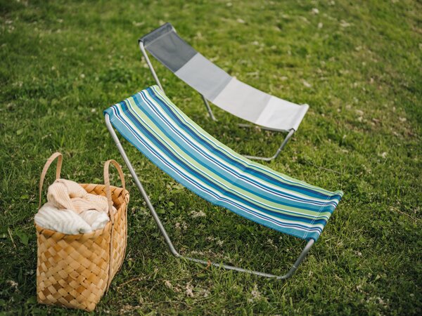 Modro-beli zložljivi ležalnik za plažo SAND