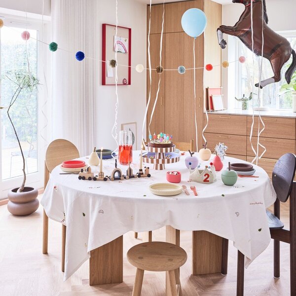 Etažer iz kamenine Toppu – OYOY Living Design