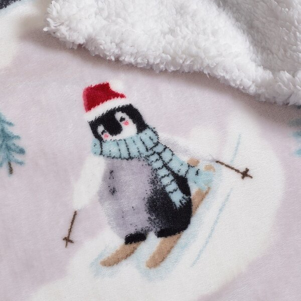 Bela odeja z božičnim motivom 170x130 cm Christmas Sherpa Penguins – Catherine Lansfield
