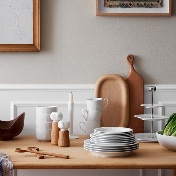 Mlinček za začimbe iz hrastovega lesa z belimi porcelanastimi detajli Kähler Design Hammershoi, višina 17,5 cm