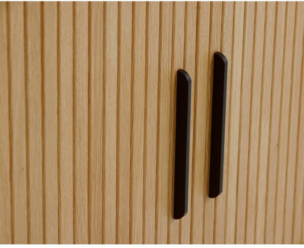 Komoda v hrastovem dekorju z drsnimi vrati v naravni barvi 120x76x45 cm Nola – Unique Furniture