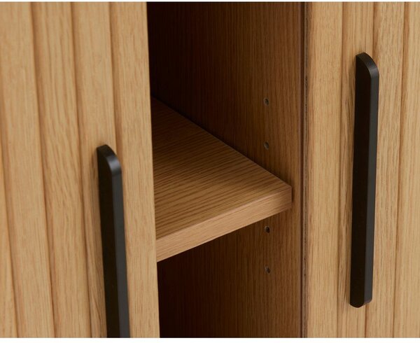 Komoda v hrastovem dekorju z drsnimi vrati v naravni barvi 120x76x45 cm Nola – Unique Furniture