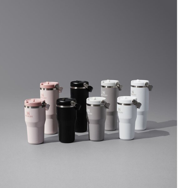 Svetlo siva termovka iz nerjavečega jekla 410 ml IceFlow™ Flip Straw 2.0 Tumbler Ash – Stanley