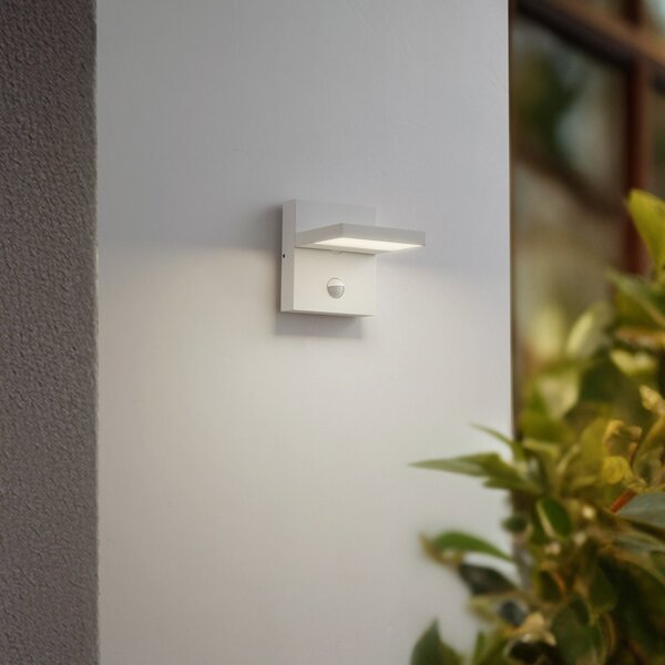 Lucande LED zunanja stenska svetilka Silvan, bela, senzor, IP54, 16cm, Bela, Aluminij, Sodobni, Stenska vtičnica spodaj