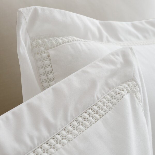Bela bombažna posteljnina za zakonsko posteljo 200x200 cm Oxford Lace Trim – Bianca
