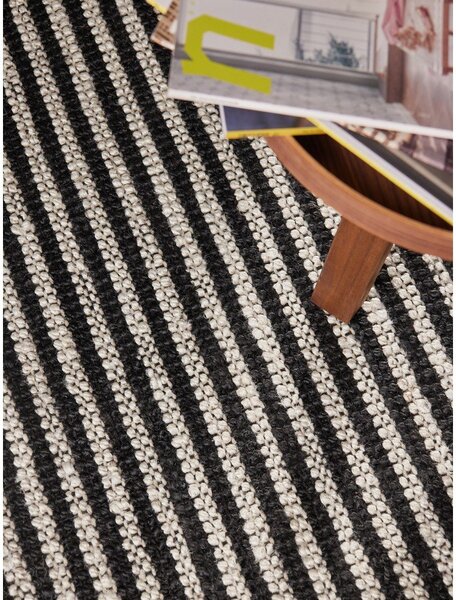 Črna ročno tkana preproga iz jute 160x230 cm Harvest Ebony – Elle Decoration