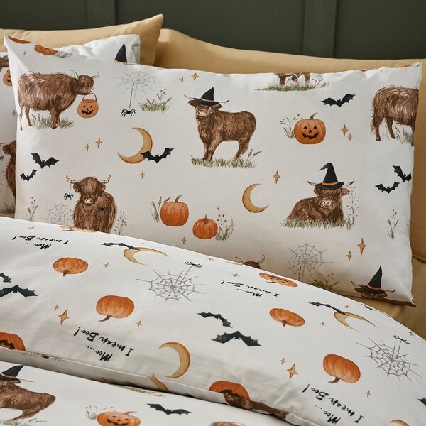 Sivo-bež enojna posteljnina 135x200 cm Halloween Highland Cow – Catherine Lansfield